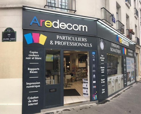 Spécialiste habillage vitrine, signalétiques, enseignes - Aredecom, Imprimerie Paris 12